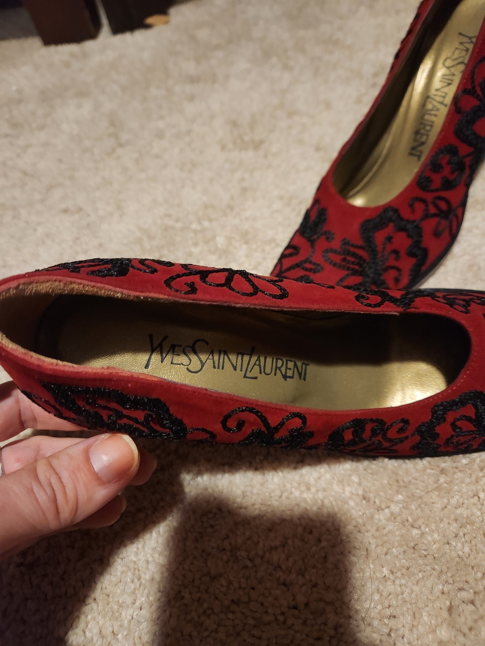Yves Saint Laurent Red Embroidered Floral Pump - Picture 3 of 7